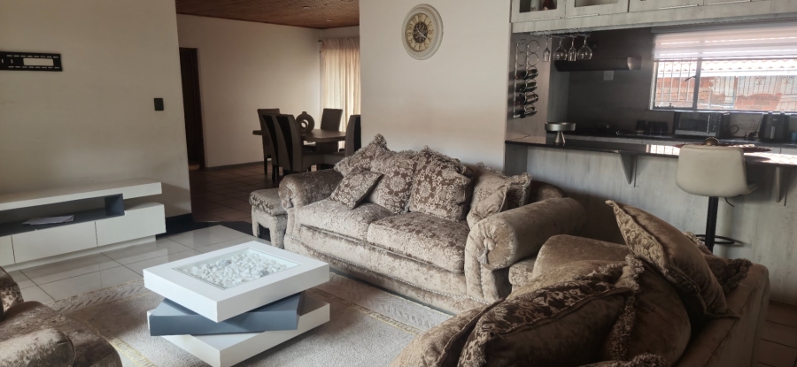  Bedroom Property for Sale in Heuwelsig Free State